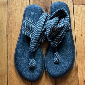 Sanuk Size 10 Gray Stripped Yoga Mat sandal